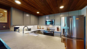 CV16-Enjoy this beautiful mountain retreat near the slopes in Mammoth!